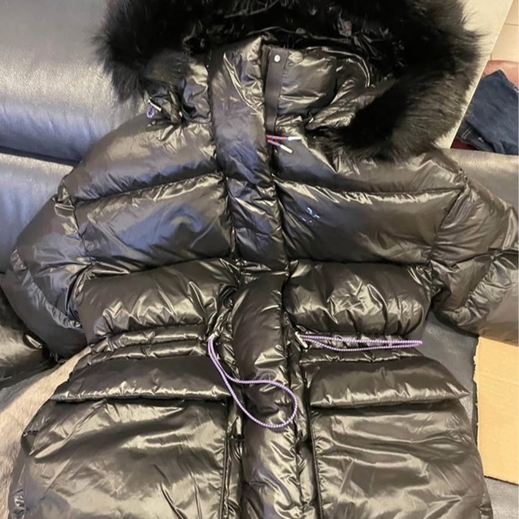 Adidas Original Women's PUFFED DETACHABLE LONG FUR HODEED JACKET. Color Black - Picture 2 of 5